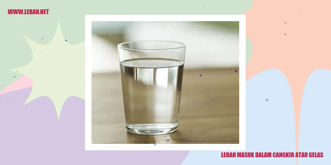 Gambar Lebah Masuk dalam Cangkir atau Gelas